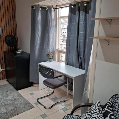 Fotografie z fotogalerie ubytování dormitorio 01 privativo a 2 km de alphaville v destinaci Barueri