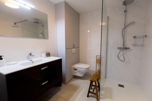A bathroom at Le Gaston - Appartement vue dégagée Porto Vecchio