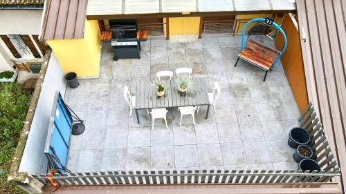 an overhead view of a patio with a table and chairs at La Casa du Lac in Le Bourget-du-Lac