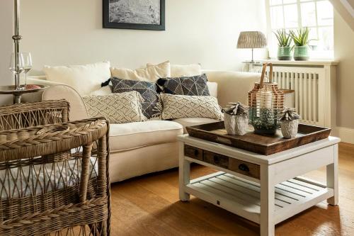 a living room with a couch and a table at Japsand in Tinnum