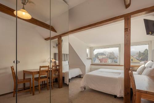 Postel nebo postele na pokoji v ubytování Pytloun Wellness Travel Hotel