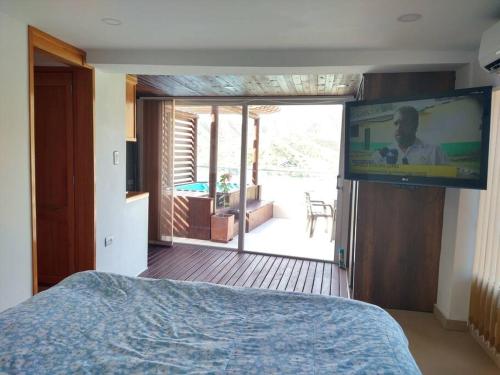 Μια τηλεόραση ή/και κέντρο ψυχαγωγίας στο Cabaña El Amanecer de Annapurna