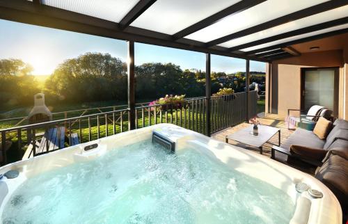 Bazén v ubytování Sky-House Jasná Apartments nebo v jeho okolí