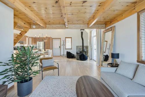 Posedenie v ubytovaní Intimate Apartment with Scenic Views