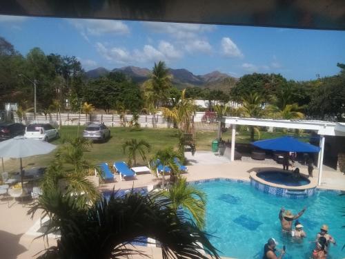 vista para a piscina num resort em Malibu Dreams Village em Nueva Gorgona