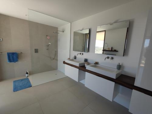 a bathroom with two sinks and a mirror at La sentinelle du Vallespir, Spa Sauna in Vivès