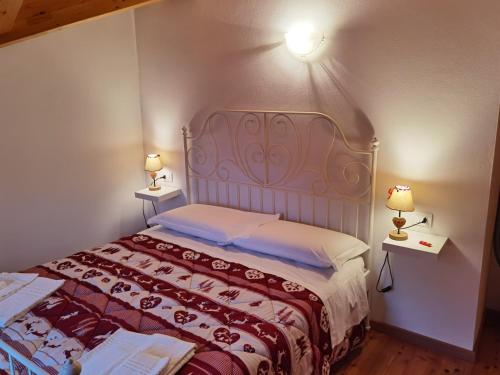 Katil atau katil-katil dalam bilik di Mansarda Trentino-Campiglio