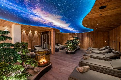 a room with couches and a starry ceiling at Hotel Arkadia - "Adults Only" in Corvara in Badia