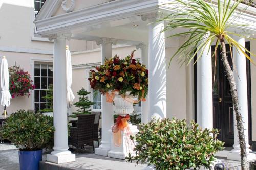 Taman di luar Penventon Park Hotel
