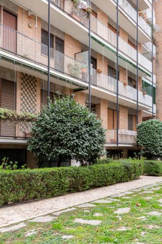 Cozy room in a SHARED apartment close to Linate airport stanza in appartamento condiviso a due passi da Milano Linate