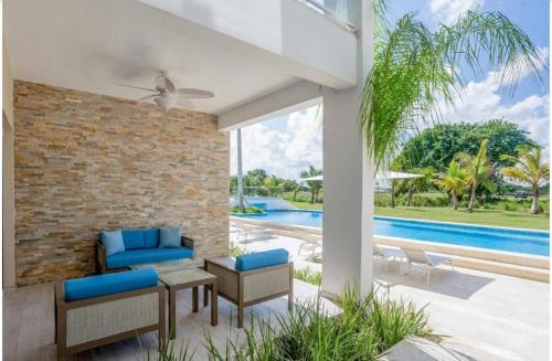 Comfort Condo w/Pool View at Hard Rock Golf Course