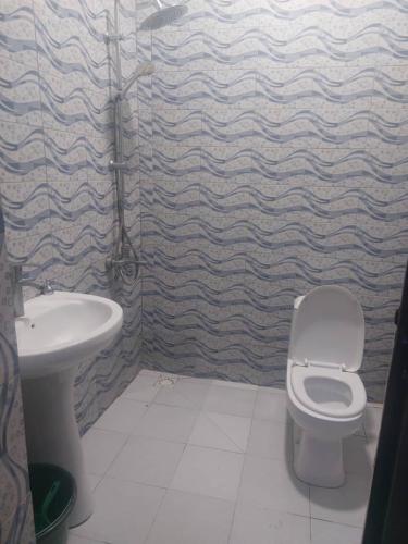 A bathroom at Castor