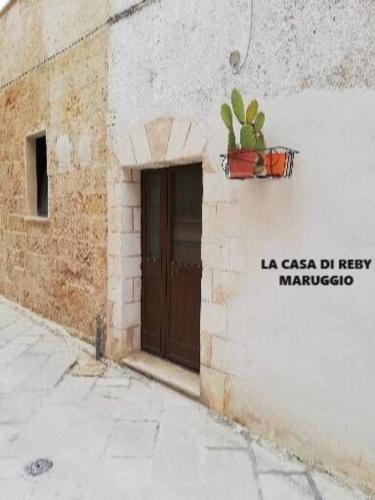 マルッジョにあるLa Casa di Rebyの鉢植えの戸