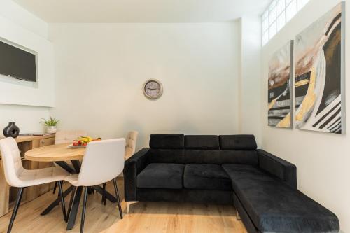 Stavroula's House City Center 2, Iasonidou (2beds & 2baths)