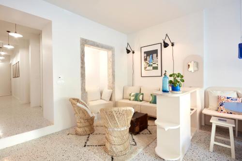 a living room with a couch and chairs at Casa Pavão Lisboa in Lisbon