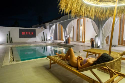 Bazén v ubytování UKIYO-Luxury 2BR Villa near Canggu, 3 min to beach nebo v jeho okolí