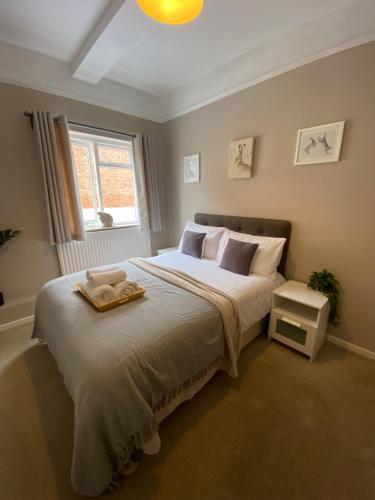 Кровать или кровати в номере Pershore Rooms at The Star Inn