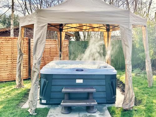 a gazebo with a hot tub in a yard at Oakland Lodge with Hot Tub and free parking in York