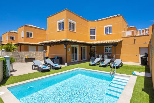 LUXURY VILLA with sea view, heated pool