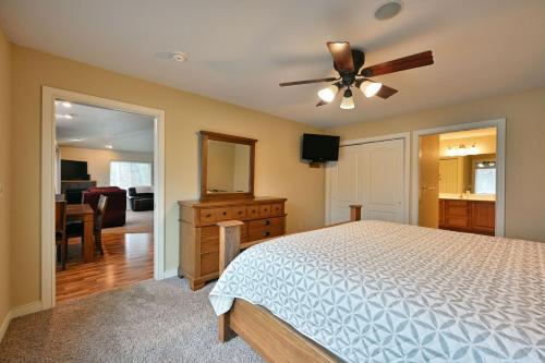 Cama o camas de una habitación en Unit 701 5 bd 3 ba condo