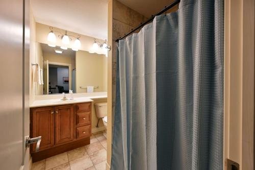 Un baño de Unit 701 5 bd 3 ba condo