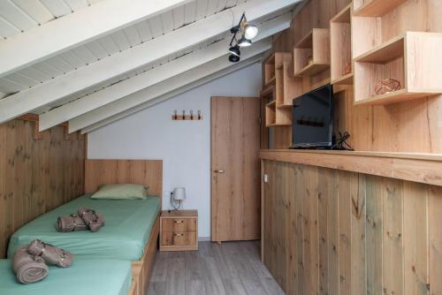 Giannis House