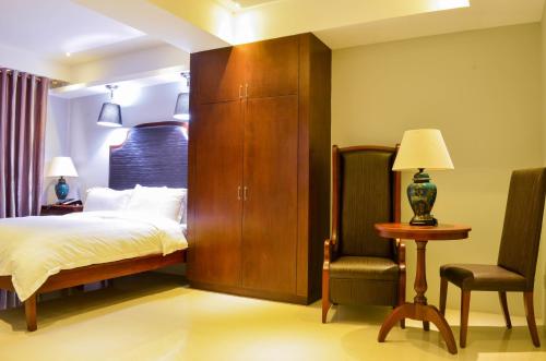 Postel nebo postele na pokoji v ubytování Ritz Hotel Angeles