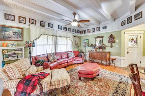 Gallery image of Eclectic Wildomar Home 6 Mi to Santa Rosa Plateau in Wildomar