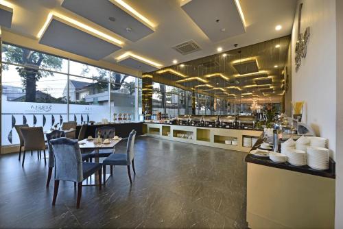 Restaurace v ubytování Serela Cihampelas by KAGUM Hotels