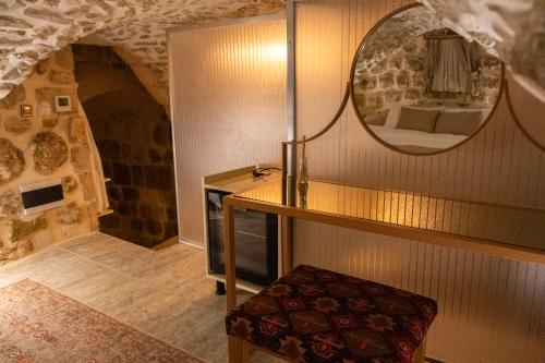 a room with a mirror and a table and a counter at Ana Talia House in Mardin