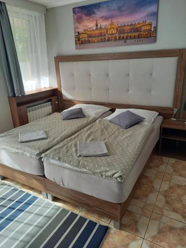 Ένα ή περισσότερα κρεβάτια σε δωμάτιο στο Mini Apartamenty Centrum