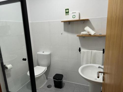 Bilik mandi di Alforra Residence 1-T2-centro-praias-Levadas