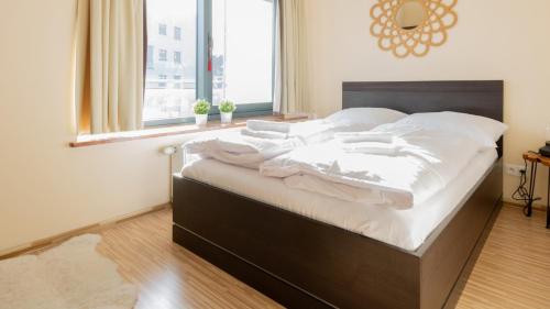 מיטה או מיטות בחדר ב-VacationClub - Szklane Domy Apartament 44