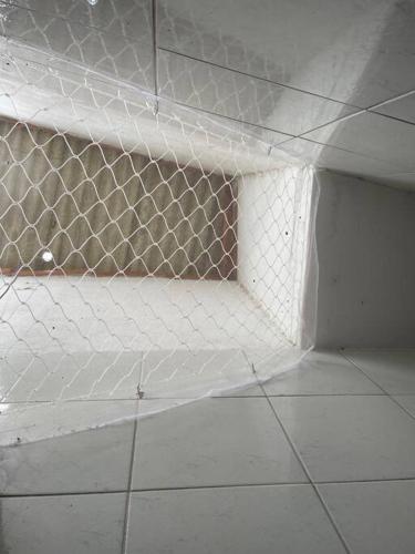 a soccer goal with a net in a room at Casa Pet Friendly in Guarapari