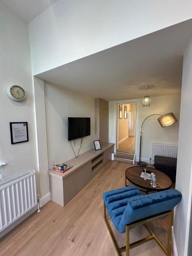 a living room with a couch and a table at Central Cambridge Apartments by Tas in Cambridge