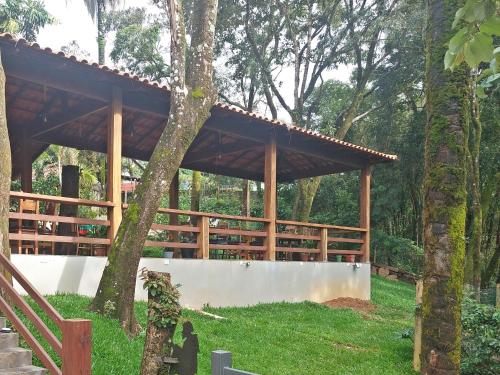 Un jardín fuera de Pousada Aquarela - Macacos