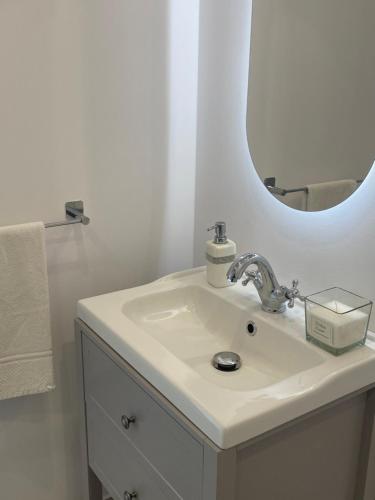 a bathroom with a sink and a mirror at Domek nad jeziorem całoroczny in Kikół