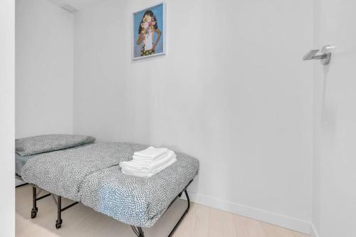 a room with a bed and a picture on the wall at Modern Apt Near Downtown with Parking, AC & GYM in Vancouver