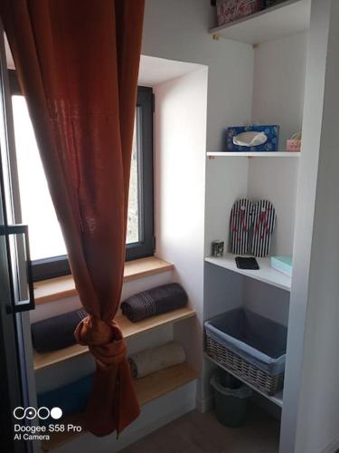 a room with a window and a curtain at Ty-Reviens in Lanrivoaré