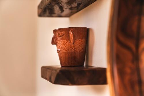 a wooden vase sitting on a shelf at Casa Chula Hotel Boutique Frente al Mar in Tierra Blanca