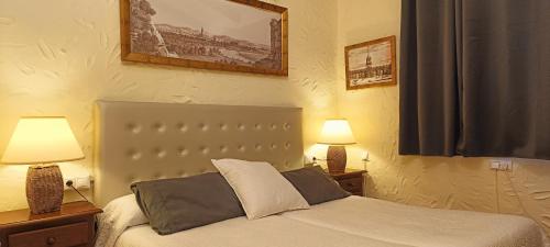 Ένα ή περισσότερα κρεβάτια σε δωμάτιο στο Hotel Restaurante Las Buitreras