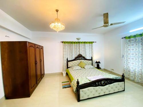 Katil atau katil-katil dalam bilik di Gulshan 1-Cozy Private Attached bath Room Ac Tv & Netflix