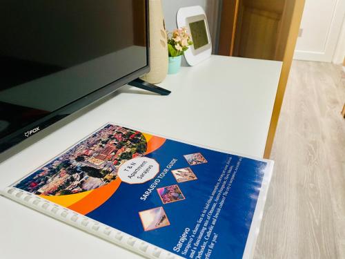 T&N Studio-Center-Free parking,AC,Train-Bus stationにあるテレビまたはエンターテインメントセンター