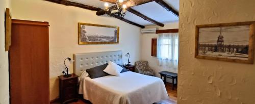 Ένα ή περισσότερα κρεβάτια σε δωμάτιο στο Hotel Restaurante Las Buitreras