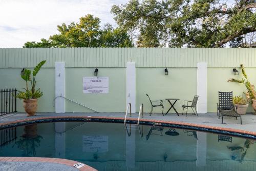 French Quarter Suites Hotel Image