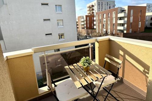Balkón nebo terasa v ubytování New appart avec balcon à Evry - Proche Paris - RER 5 min - Wifi