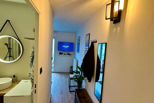 TV a/nebo společenská místnost v ubytování New appart avec balcon à Evry - Proche Paris - RER 5 min - Wifi