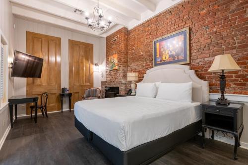 French Quarter Suites Hotel Image