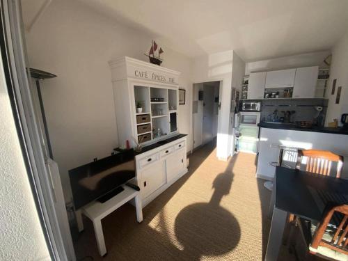 Kuchyňa alebo kuchynka v ubytovaní Résidence Dahouet - Appartement T2 sur le Port de Dahouët MAE-6784