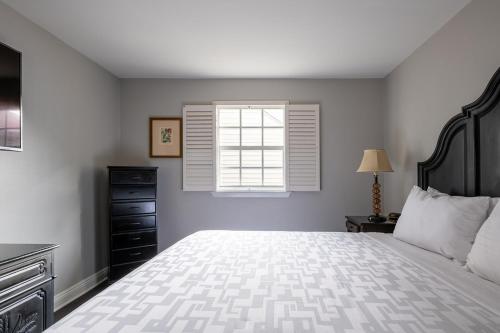 French Quarter Suites Hotel Image